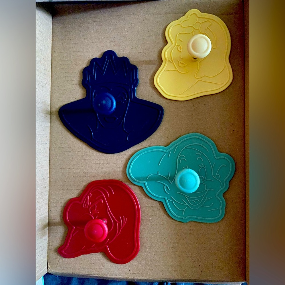 Snow White 4pc cookie cutters!